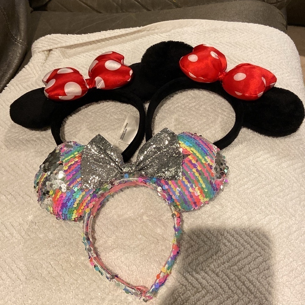- DISNEY 2 Minnie Mouse ears. Red with white polka dots and sequins​​​​​​​​​